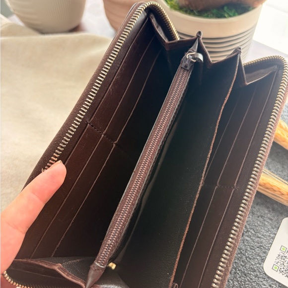 Authentic Gucci Guccissima Leather Zip Around Wallet – Brown - Picture 6 of 7